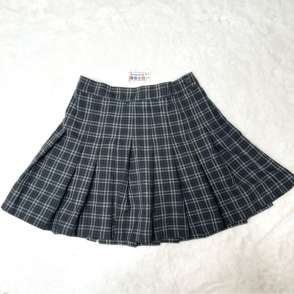Plaid Pleated Skirt - Black and Gray